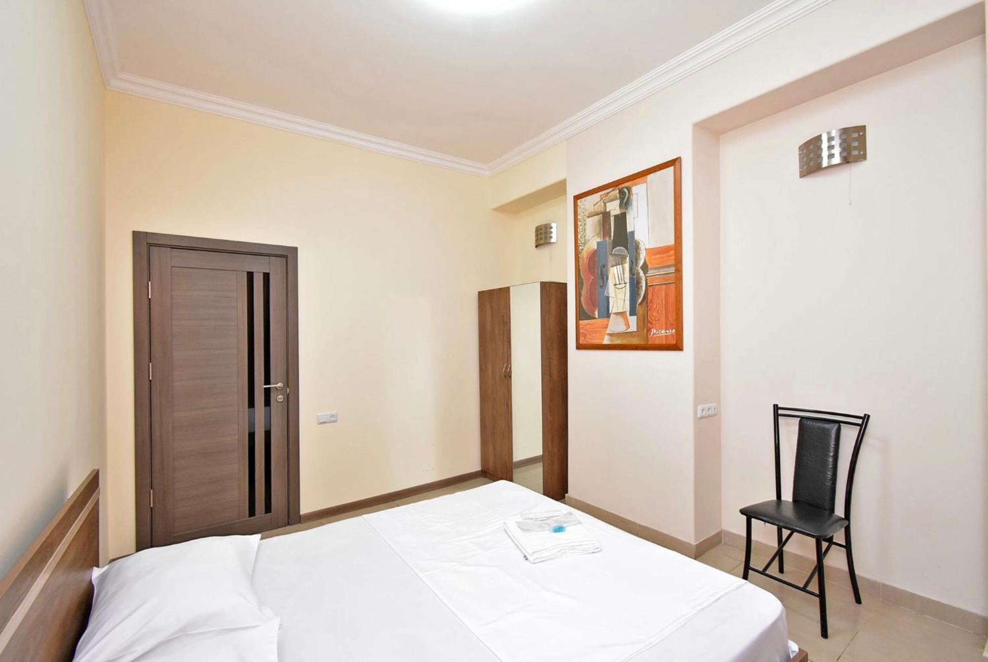 Hotel Costa Jerevan Exteriör bild